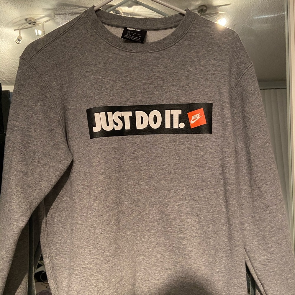 GRAY NIKE CREWNECK